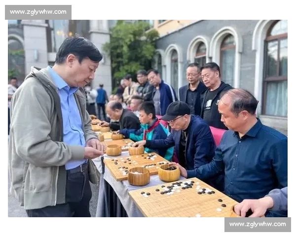 赛场如归家 赖日瑞与少年棋手共守象棋薪火